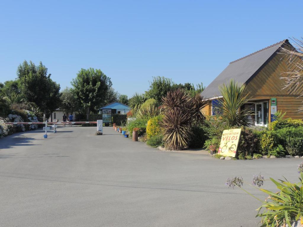 Camping Les Genets Hotel Penmarcʼh Exterior foto